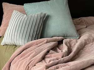 Bedding: Winton Blush Quilted Coverlet