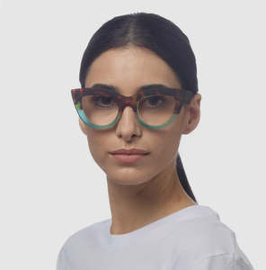 Fashion: Claudia Readers - Havana Blue