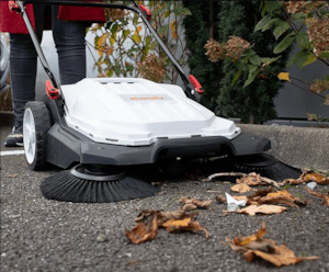 Floor Cleaners: Starmix 65cm Manual Push Sweeper - Way Quicker Than A Broom
