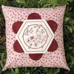 Gail Pan~In the Nest~ cushion pattern