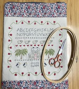 Fig 'n' Berry Creations ~ Little Bird Sampler Pouch~pattern