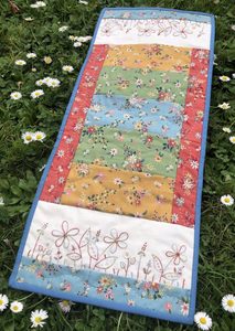 Gail Pan: Gail Pan~ Fresh as a Daisy ~ tablerunner pattern & kit