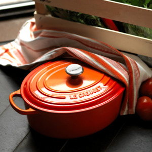 Le Creuset: 27cm Oval Cast Iron Casserole/4.1 litres/Serves 4-6