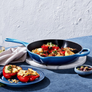 Le Creuset: Signature Round Skillet Frying Pan / Multiple Size Options