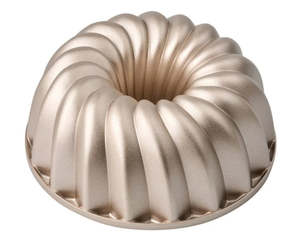 Kitchen: Bakemaster Classic Bundt Pan/ 23.7 x 23.7 x 9.8cm