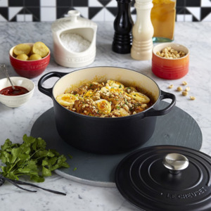 Sale: 22cm Round Cast Iron Casserole/3.3 litres/Serves 3-4
