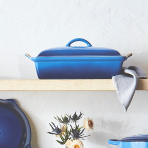 Sale: Deep Rectangular Dish with Lid/33cm - 3.8 litres