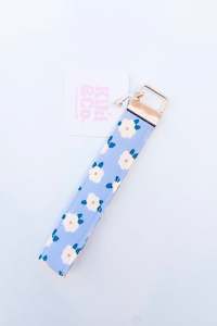 Accessories: Keychain Blue Daisy