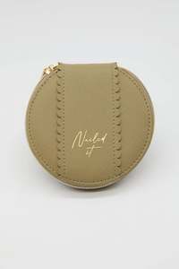 Stella Gemma Accessories: Nail Kit Scallop Olive