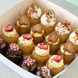Christmas: Christmas 16 Mini Cake Mixed Box - DECEMBER ONLY :)