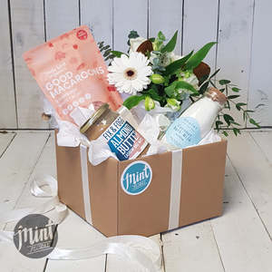 Birthday Click On Image: Blushing Beauty Gift Box