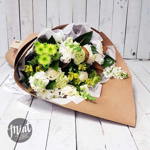 Holiday Collection 2025 | Kiwi Pavlova Bouquet