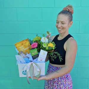 Mothers Day Flowers Sun 10th May 2026: 'MUM MAGIC' Gift Box | MOTHERS DAY 2026
