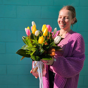Mothers Day Flowers Sun 10th May 2026: 'MAMA MIA' Tulip Vase Arrangement | MOTHERS DAY 2026