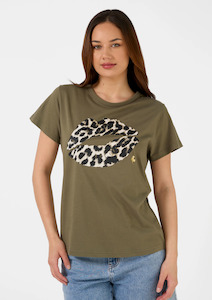 Stella Gemma Tees Sweaters: Classic T Shirt - Khaki Leopard Lips
