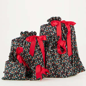 Gift Bags: Reusable Gift Bag Set - Holly on Black