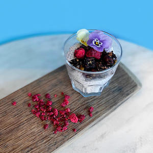 Products: Mini yoghurt chia pots with homemade granola
