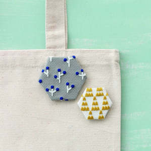 Zizashi Japanese Embroidery Kit - Forest Brooch