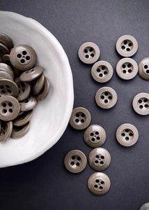 Vintage: Vintage Buttons - Khaki Brown 14mm