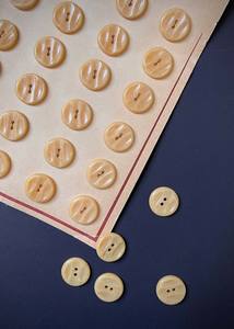 Vintage Buttons, Lemon Custard 17mm