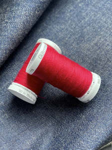 Jeans Denim: Gutermann Denim Thread. Scarlet 4495