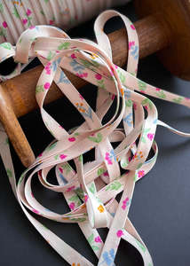 Bias Binding: DOUBLE FOLD BIAS BINDING, Little Jardin Apricot