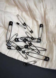Pins Needles: Black Safety Pins - Mixed Sizes
