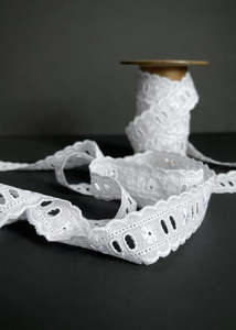 Ribbon Trim: Cambric Cotton Tape, Scallop.