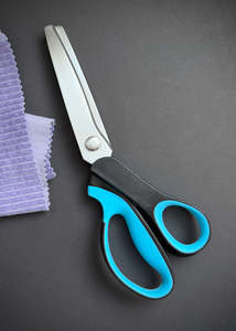 Scissors: 9.25" Soft Grip Pinking Shears