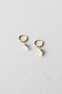 Accessories: Niho Kaiū – White with Gold Hoop