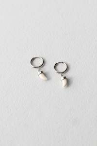 Accessories: Niho Kaiū – White with Silver Hoop