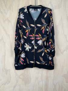 Tops 21: Juna Wings Bomber - Lily