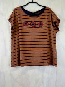 Pluto: Pluto Alice T | Choc/Navy Stripe 3 Flower