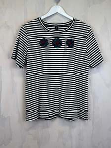 Tops 21: Pluto T | Black Stripe Triple Flower