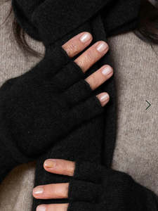 Knitwear Winter 26: Fingerless Gloves | Black
