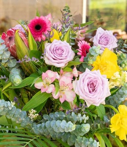 Products: Seasonal Bouquet