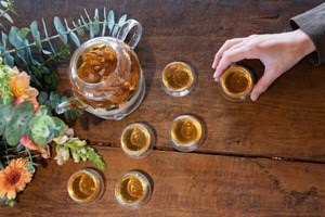 Products: Glass tea ceremony set + Peony Dragon Balls or Whole Dried Sacred Lotus Flowers