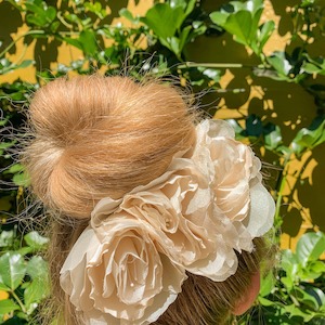 ‘Three Roses’ Blushy Bridal Clip