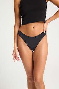 Perspiration: Seamfree Thong Light Black