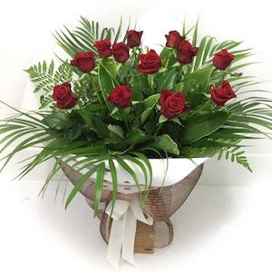 Gifts For Her: Deluxe Dozen Red Roses