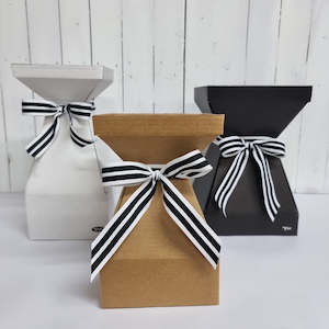 Bouquets: Vox- A Stlyish cardboard Vase for Bouquets