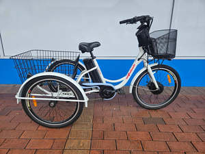 Electric Bikes: Wattwheels Front Hub Trike E-Bike – Pre-loved