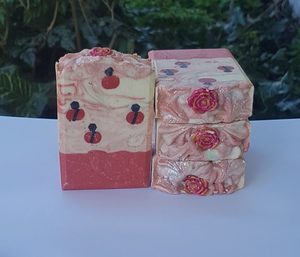 White lily and rose goat milk soap White lily and rose goat milk soap Mokau Soaps