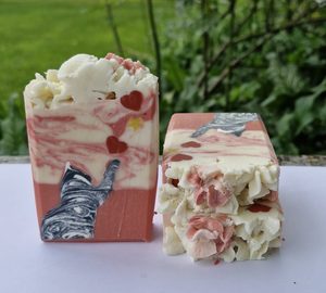 Products: Bomb Shell Black & White Cat Goats milk soap Mokau Soaps
