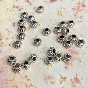 Upcycling Hobbies Jewellery Making: SULLIVANS Spacer Turks Head