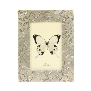 Photo Frames 1: 6x4 Frame with Etched Small Leaves