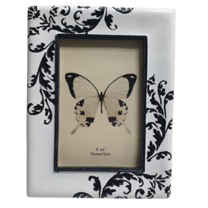 Photo Frames 1: 6x4 Black Embossed Fern Frame