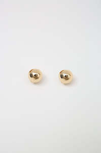 Earrings: sphere earrings / gold