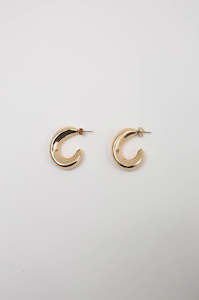 Earrings: encircle earrings / gold