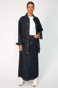 Denim: pocketed denim shacket / indigo blue denim